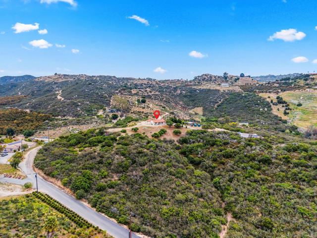 2389 Eric Road, Fallbrook CA: https://media.crmls.org/mediaz/d5ae95bf-594c-4347-8582-905bb631b150.jpg