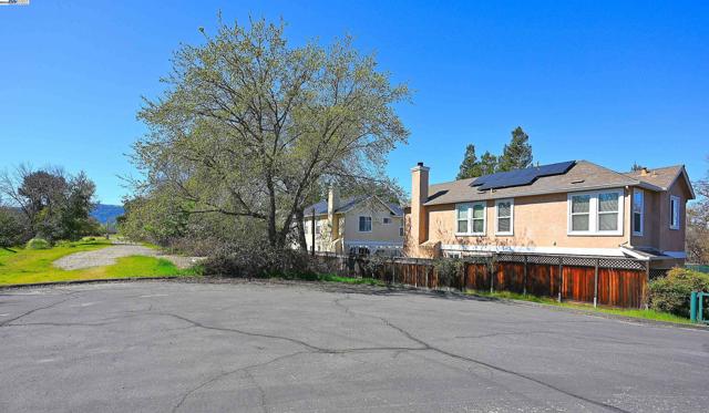 4189 Tessa Pl, Pleasanton CA: https://media.crmls.org/mediaz/d5aeb806-cfad-40e3-b370-8b10612199e2.jpg