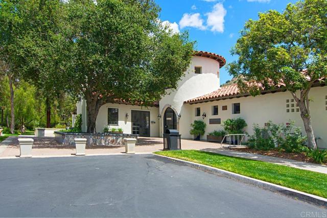 3385 Wild Oak Lane, Escondido CA: https://media.crmls.org/mediaz/d5aeb859-0900-4c5b-a53f-61bcc2b19138.jpg
