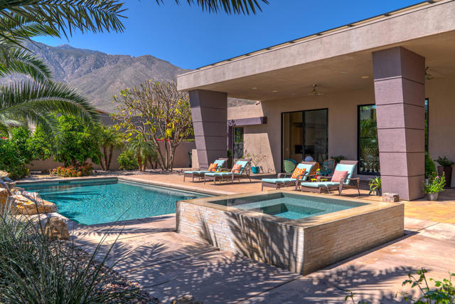 463 Lautner Lane, Palm Springs CA: https://media.crmls.org/mediaz/d5aef819-b186-4644-8cee-390f9ca75d05.jpg