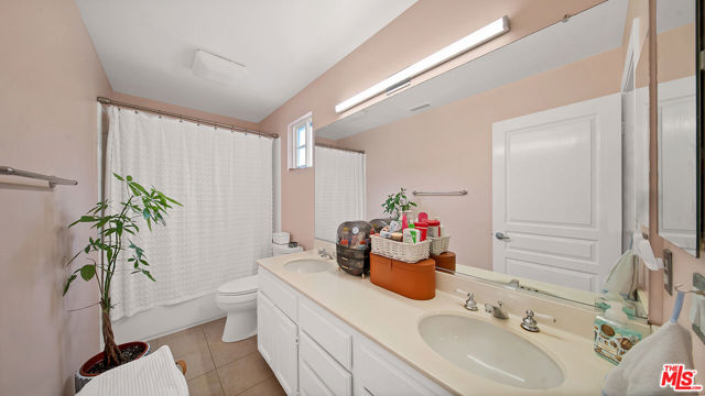 19638 Kilfinan Street, Porter Ranch CA: https://media.crmls.org/mediaz/d5af4849-e46b-49c8-9ac6-19a015e6c733.jpg