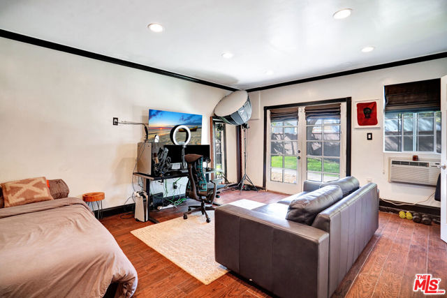 9210 S Van Ness Avenue, Los Angeles CA: https://media.crmls.org/mediaz/d5b0768a-9bb4-4161-a10e-4fe5186a0fc4.jpg