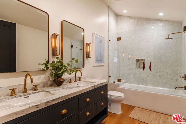 11734 Huston Street, Valley Village CA: https://media.crmls.org/mediaz/d5b0881b-5883-4b36-abca-3b9a0a33b4fc.jpg