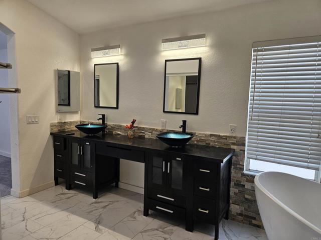 43075 Corte Fresca, Temecula CA: https://media.crmls.org/mediaz/d5b0b108-25e3-415f-bd6f-36002d133fb8.jpg