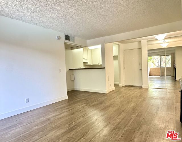 15425 Sherman Way, Van Nuys CA: https://media.crmls.org/mediaz/d5b0bbca-7d8c-4174-bb93-f2e54350b632.jpg