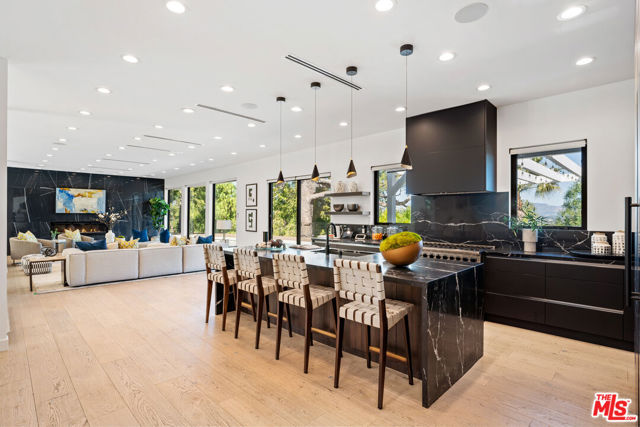 19536 Wells Drive, Tarzana CA: https://media.crmls.org/mediaz/d5b1bb84-f9eb-4768-95f7-87b94c96ed77.jpg