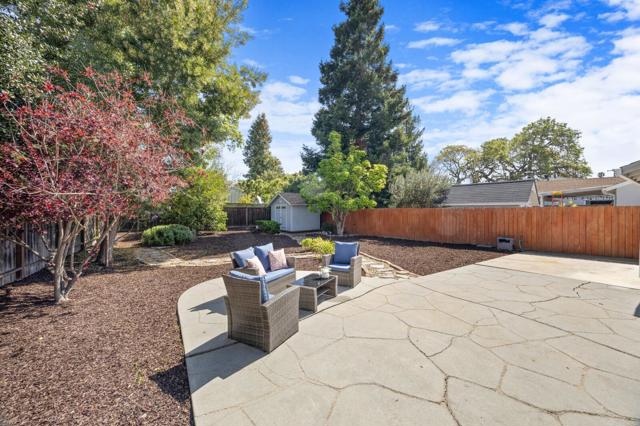 3755 Bay Road, Menlo Park CA: https://media.crmls.org/mediaz/d5b34261-ff20-4daa-9183-049112ba72a8.jpg