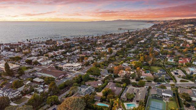 2315 Avenida De La Playa, La Jolla CA: https://media.crmls.org/mediaz/d5b35697-c4ec-4396-bcb5-bcae52c99f51.jpg