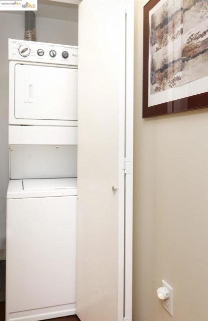 1201 Pine St, Oakland CA: https://media.crmls.org/mediaz/d5b3b788-648f-4170-8dfc-ccb5c27560de.jpg