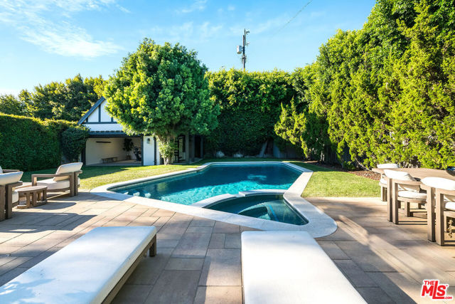 10445 Valley Spring Lane, Toluca Lake CA: https://media.crmls.org/mediaz/d5b3e264-e49b-467c-b53e-a56d3084f81b.jpg