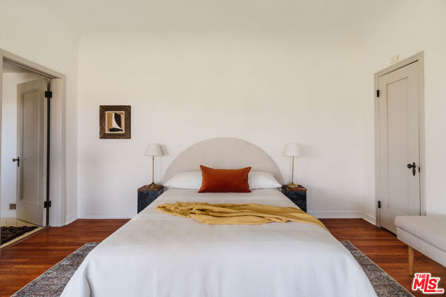 3744 Clayton Avenue, Los Angeles CA: https://media.crmls.org/mediaz/d5b416f6-dc6c-49e2-b900-cd618fd80de5.jpg