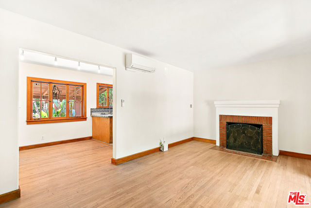 4171 Kraft Avenue, Studio City CA: https://media.crmls.org/mediaz/d5b51c5a-8cd3-48a8-9142-153b311cdceb.jpg