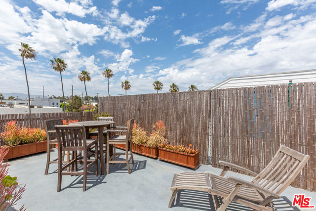 615 Hampton Drive, Venice CA: https://media.crmls.org/mediaz/d5b54ac8-0134-449d-87f8-3fb6619de478.jpg