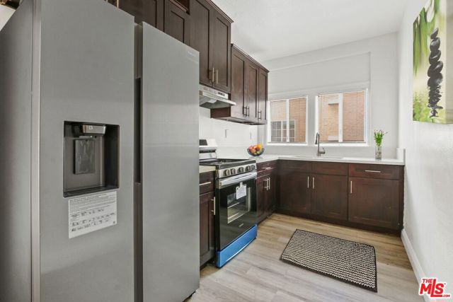 2370 Lime Avenue, Long Beach CA: https://media.crmls.org/mediaz/d5b5a447-54a5-4924-8884-bfcb8be746b1.jpg