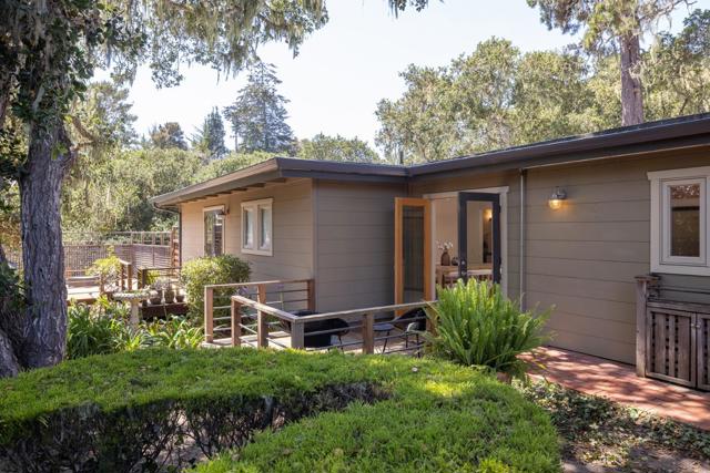 25245 Ward Place, Carmel CA: https://media.crmls.org/mediaz/d5b61778-cf89-44da-b4a1-71e839ec6111.jpg