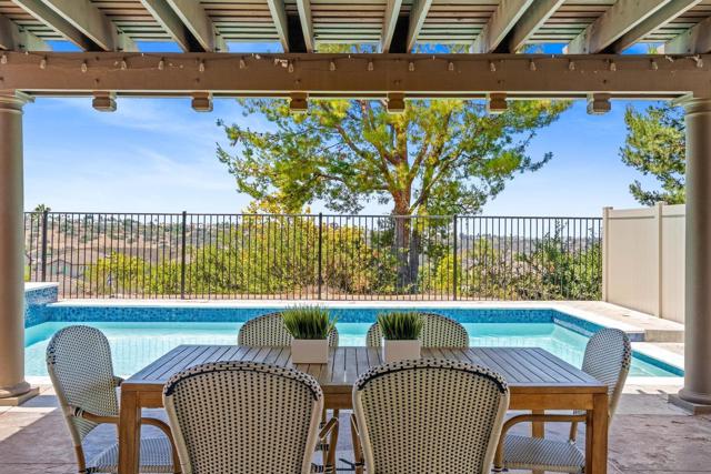 366 Plaza Paraiso, Chula Vista CA: https://media.crmls.org/mediaz/d5b62550-25fe-4cc2-8e1d-c08629039d9c.jpg