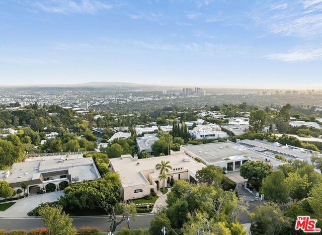 1740 Carla, Beverly Hills CA: https://media.crmls.org/mediaz/d5b69e9e-9411-4a53-92fb-28d0e6b8fb9a.jpg