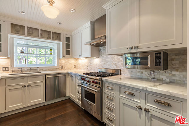 1612 Gilcrest Drive, Beverly Hills CA: https://media.crmls.org/mediaz/d5b6a9f4-926a-4363-9ef0-b55cf7093fc8.jpg