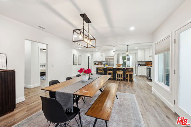 821 S Cloverdale Avenue, Los Angeles CA: https://media.crmls.org/mediaz/d5b6ae9a-4b83-4244-8835-78cf001aac4c.jpg