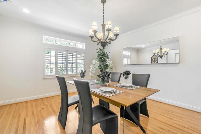 135 Cara Ct, Walnut Creek CA: https://media.crmls.org/mediaz/d5b6cab7-bded-4f26-bdb3-e7a9209a3acf.jpg