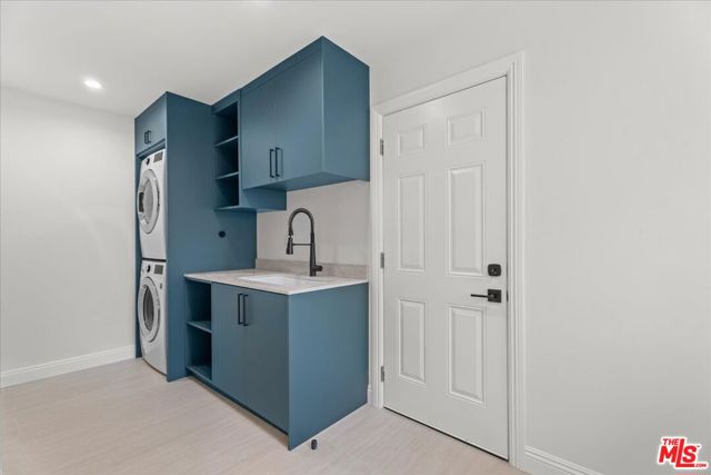 6443 Matilija Avenue, Van Nuys CA: https://media.crmls.org/mediaz/d5b6d0c4-7aa6-45d7-a756-9c691a62c0c6.jpg