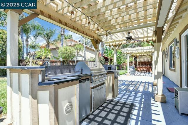 513 Mendota St, Brentwood CA: https://media.crmls.org/mediaz/d5b73fcf-6e6d-44e5-94c3-302afeb64407.jpg