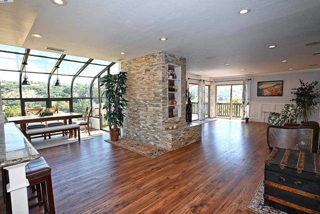 5295 Winifred Dr, Castro Valley CA: https://media.crmls.org/mediaz/d5b7c202-db4f-4f9b-9e63-36db4669b8be.jpg