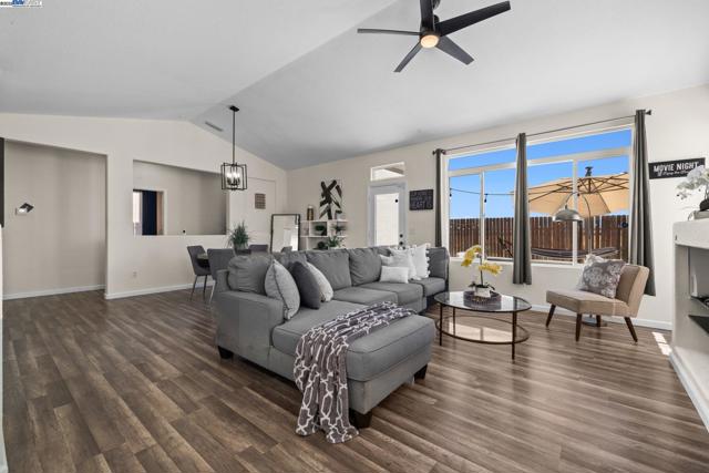762 Rubier Way, Rio Vista CA: https://media.crmls.org/mediaz/d5b7d8dc-c1ba-4794-90f3-3f24f16864d1.jpg