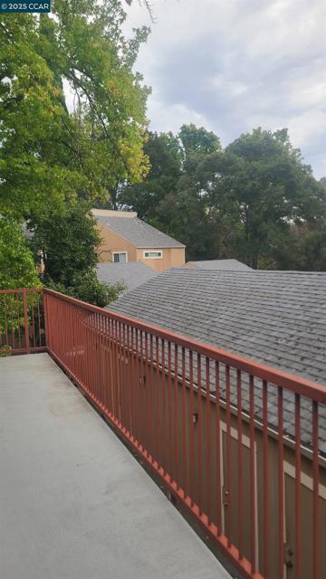 7977 Arcade Lake Ln, Citrus Heights CA: https://media.crmls.org/mediaz/d5b82376-4efe-49c0-9797-68f2118d94bf.jpg