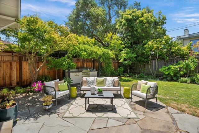 52 Myrtle Street, Redwood City CA: https://media.crmls.org/mediaz/d5b89505-e54e-44f0-b6e3-06c7c989f118.jpg