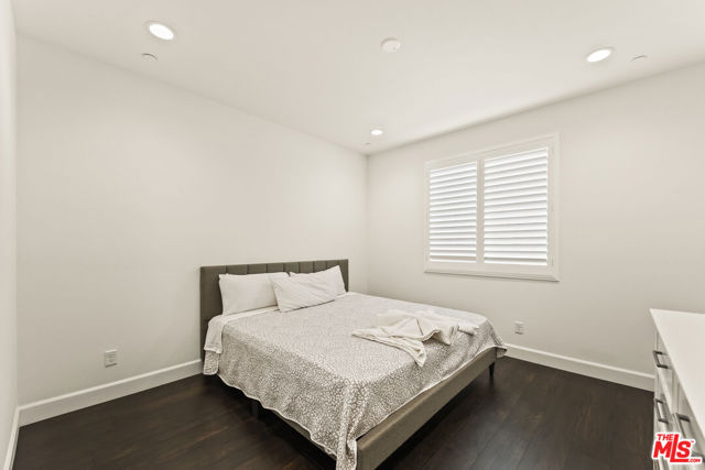 11767 Toyon Drive, Chatsworth CA: https://media.crmls.org/mediaz/d5b8fd62-9af4-4168-8e0f-4c4181bf32a3.jpg