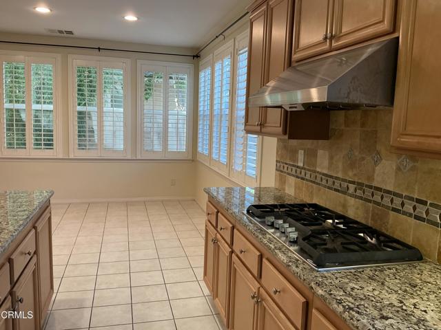 MLS #V1-33325 image #10