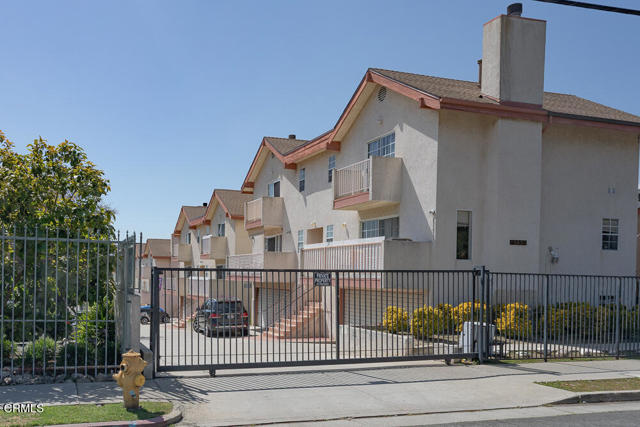 Detail Gallery Image 1 of 1 For 10433 Plainview Ave #4,  Tujunga,  CA 91042 - 2 Beds | 2/1 Baths
