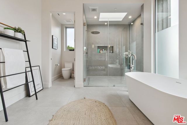 1310 Preston Way, Venice CA: https://media.crmls.org/mediaz/d5b95f7d-d791-464a-8928-8d78396ca649.jpg