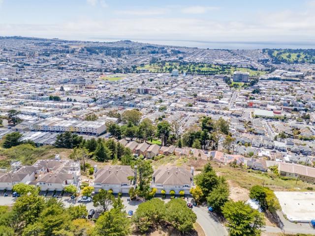 323 Green Ridge Drive, Daly City CA: https://media.crmls.org/mediaz/d5b9a460-316f-4053-95e0-0b8081417353.jpg