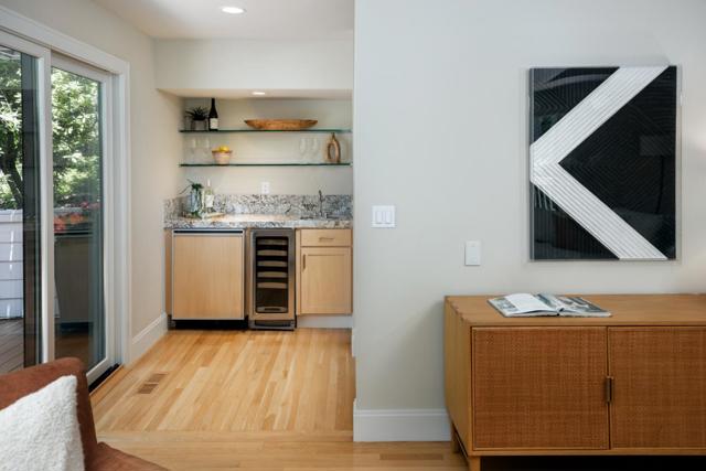 1330 Trinity Drive, Menlo Park CA: https://media.crmls.org/mediaz/d5b9a6c4-3650-40ff-8e6e-503b466bae63.jpg