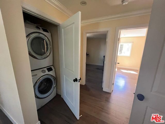 7412 Jamieson Avenue, Reseda CA: https://media.crmls.org/mediaz/d5ba212f-88cb-4498-a270-a238154f774e.jpg