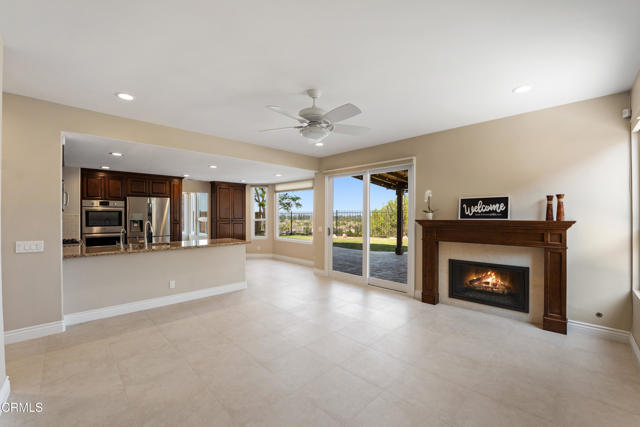1347 La Culebra Circle, Camarillo CA: https://media.crmls.org/mediaz/d5ba7c11-7107-488a-8238-9c76daa70cea.jpg