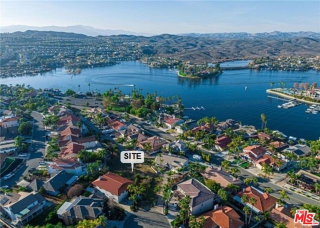 22380 PIN TAIL Drive, Canyon Lake CA: https://media.crmls.org/mediaz/d5bab02d-429f-4f50-ba53-fb9f73f8be73.jpg