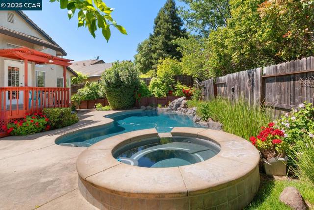 313 Willowwood Ct, Vacaville CA: https://media.crmls.org/mediaz/d5bb0bc7-9700-40be-a285-c35fd551ed8b.jpg