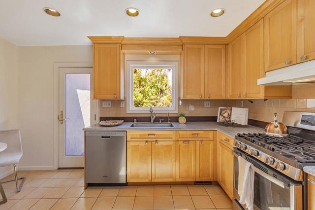 2534 Howard Avenue, San Carlos CA: https://media.crmls.org/mediaz/d5bb67bd-625b-44a6-ad30-c0c1617f24fa.jpg