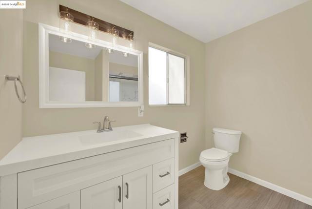2524 Parker Ave, Oakland CA: https://media.crmls.org/mediaz/d5bc73ed-6a16-41fa-99bd-335af97b0f79.jpg