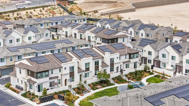 2199 Bluestone Circle, Chula Vista CA: https://media.crmls.org/mediaz/d5bd609d-ace8-42a5-abc0-ec6da6e7a515.jpg
