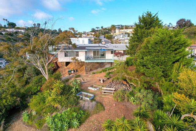 5995 La Jolla Corona Dr., La Jolla CA: https://media.crmls.org/mediaz/d5bdc54a-49c5-427d-b5f3-8648d94218fd.jpg