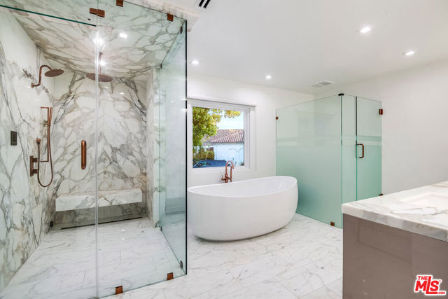 16601 Park Lane Circle, Los Angeles CA: https://media.crmls.org/mediaz/d5bdc617-9f8e-4f11-9160-387b6b012964.jpg