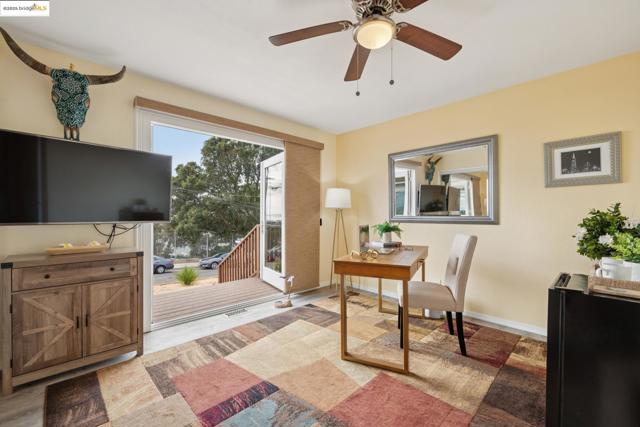 1034 Navellier St, El Cerrito CA: https://media.crmls.org/mediaz/d5bdd403-edc7-4e04-b7c1-9880a8f3bb1d.jpg