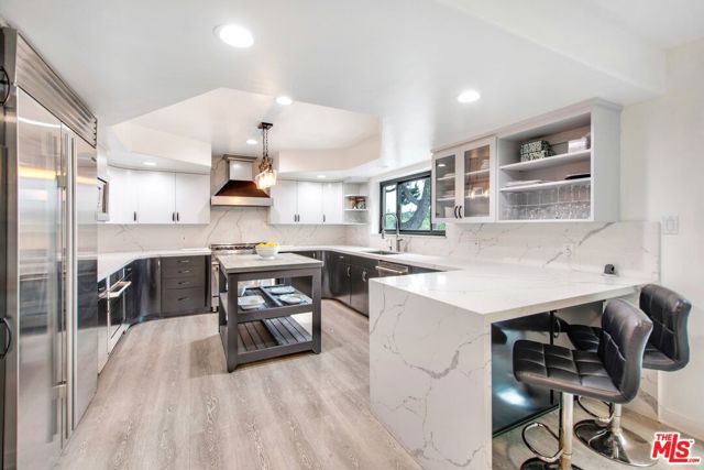 4223 Don Carlos Drive, Los Angeles CA: https://media.crmls.org/mediaz/d5bdd7ec-b0ae-4e5e-9183-178590192a27.jpg