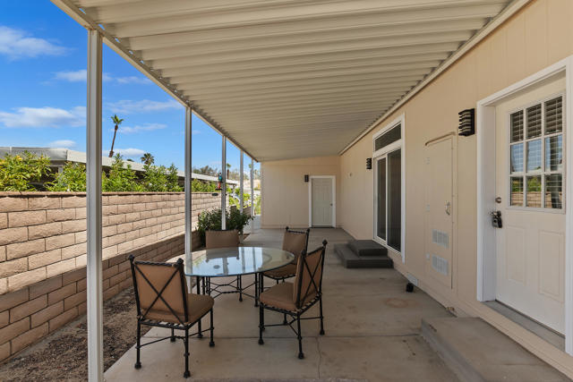 73363 Desert Greens Dr N, Palm Desert CA: https://media.crmls.org/mediaz/d5bdea89-7c4f-4cfb-bc17-c6d50b6d9093.jpg