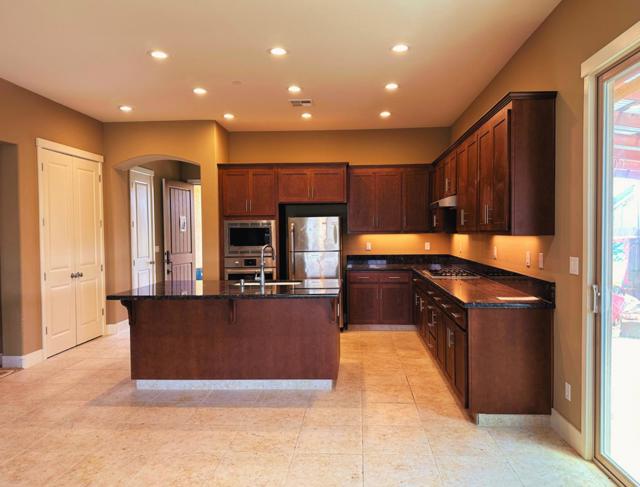 1646 Foxtail Court, Hollister CA: https://media.crmls.org/mediaz/d5be58af-2e18-4cd0-ab40-b99c013ba671.jpg