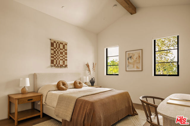 11556 Blix Street, Valley Village CA: https://media.crmls.org/mediaz/d5bf2157-73e8-4d69-911d-28ee6681b0f5.jpg